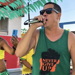 Cantor Fabiano Santos é barrado durante participação no palco em Castro Alves e situação gera repercussão