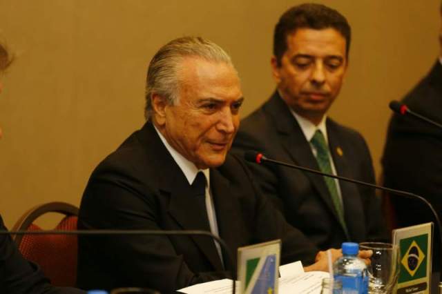 Temer usa avião da Força Aérea para discutir assuntos partidários em MS