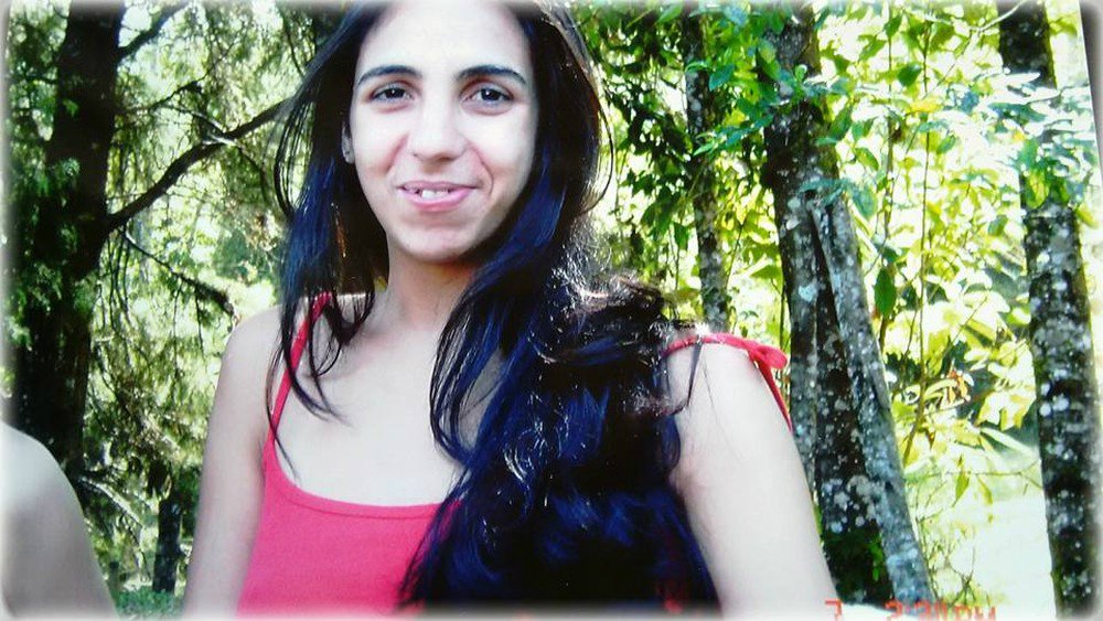 Pai mata a própria filha por herença