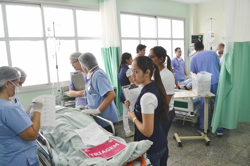 Mariela continua sedada e respirando por aparelhos mas apresenta melhoras