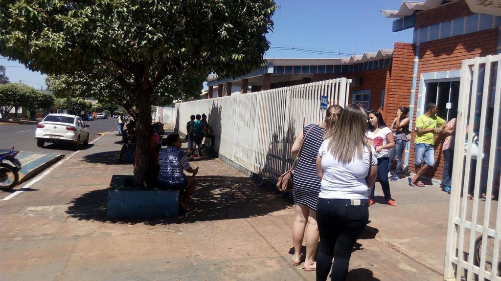 Hoje: Posto de Saúde lotado em Costa Rica