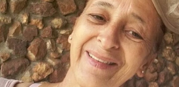 Essa senhora de 54 anos morreu depois de ser impedida de tomar a vacina.