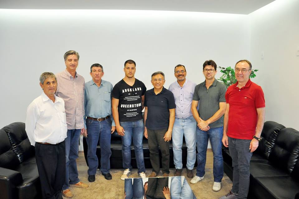 O juiz Odilon, o deputado Dagoberto, o delegado Cleverson, os vereadores Biri Bocalan e Arthur Baird, José Edson Penides Garcia e Evaldo Paulino.
