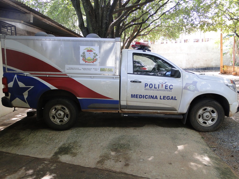 Marido vai dormir na sala e quando volta ao quarto encontra a esposa morta