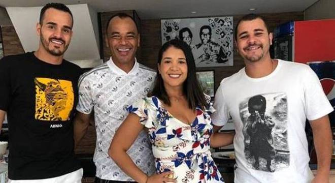Danilo de camiseta (branca), morreu ontem a noite em SP. 