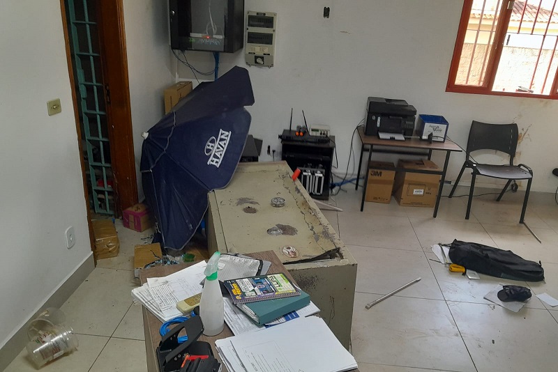 Cofre danificado pelos bandidos, que nada levaram. Foto divulgação PC/MS