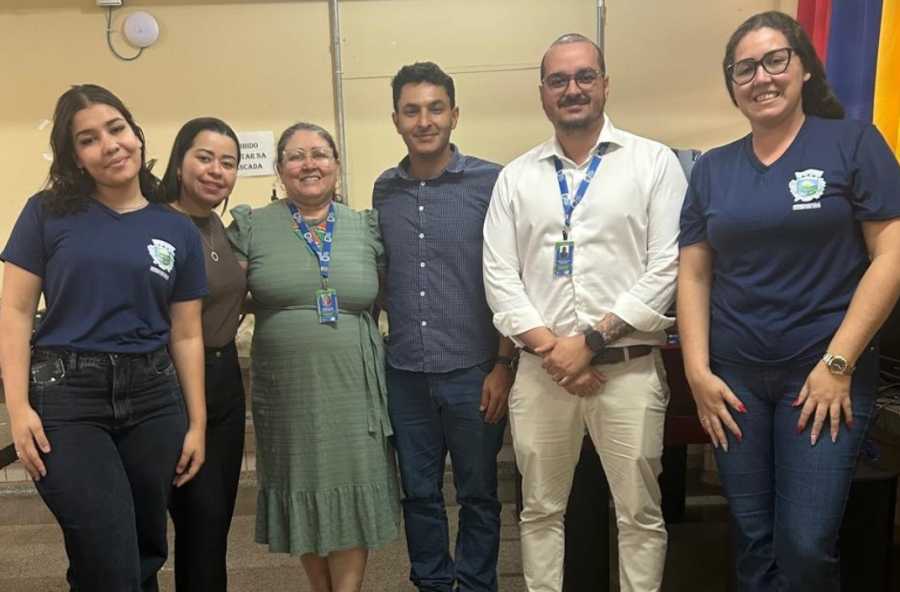 A equipe de funcionários que foram até o distrito para atendimento dos moradores.