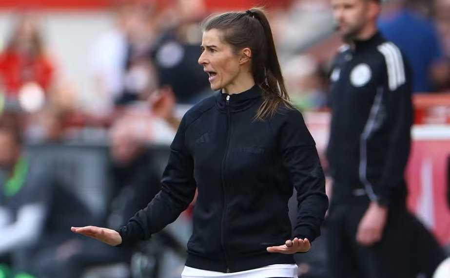 Marie-Louise Eta comanda o Union Berlin diante do Wolfsburg — Foto: Reuters