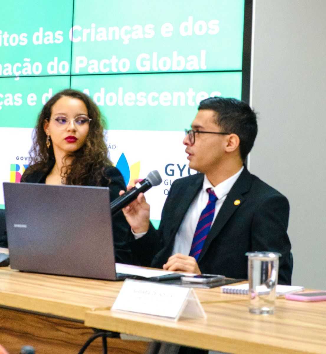 Adah Mariah ao lado do Presidente Global Marcelino Almeida