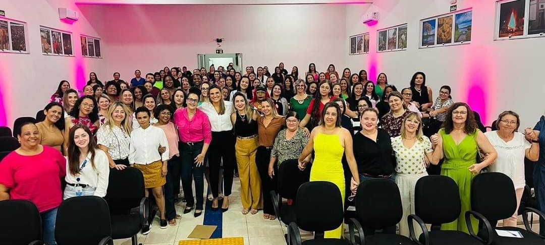 Palestra Transformadora Ilumina o mês das Mulheres em Planura