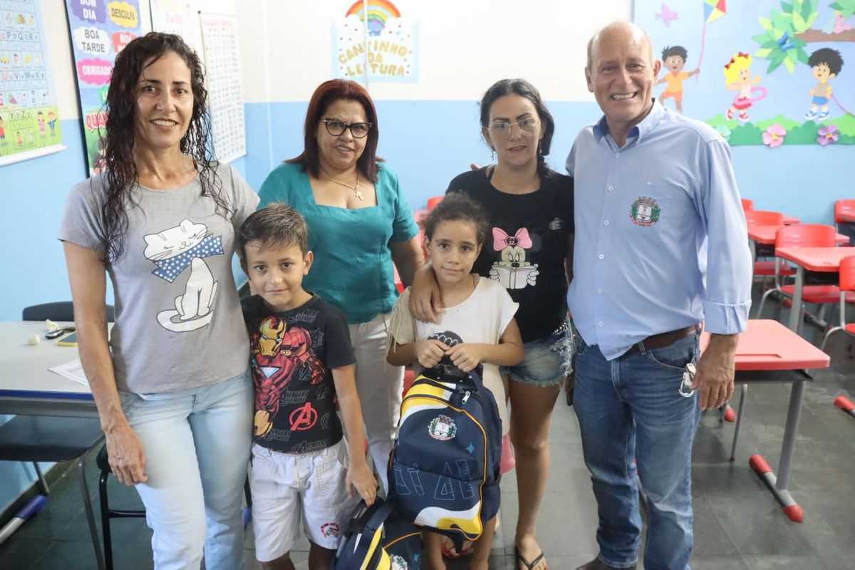 Prefeito Tuniquim entregou kit escolares na Rede Municipal