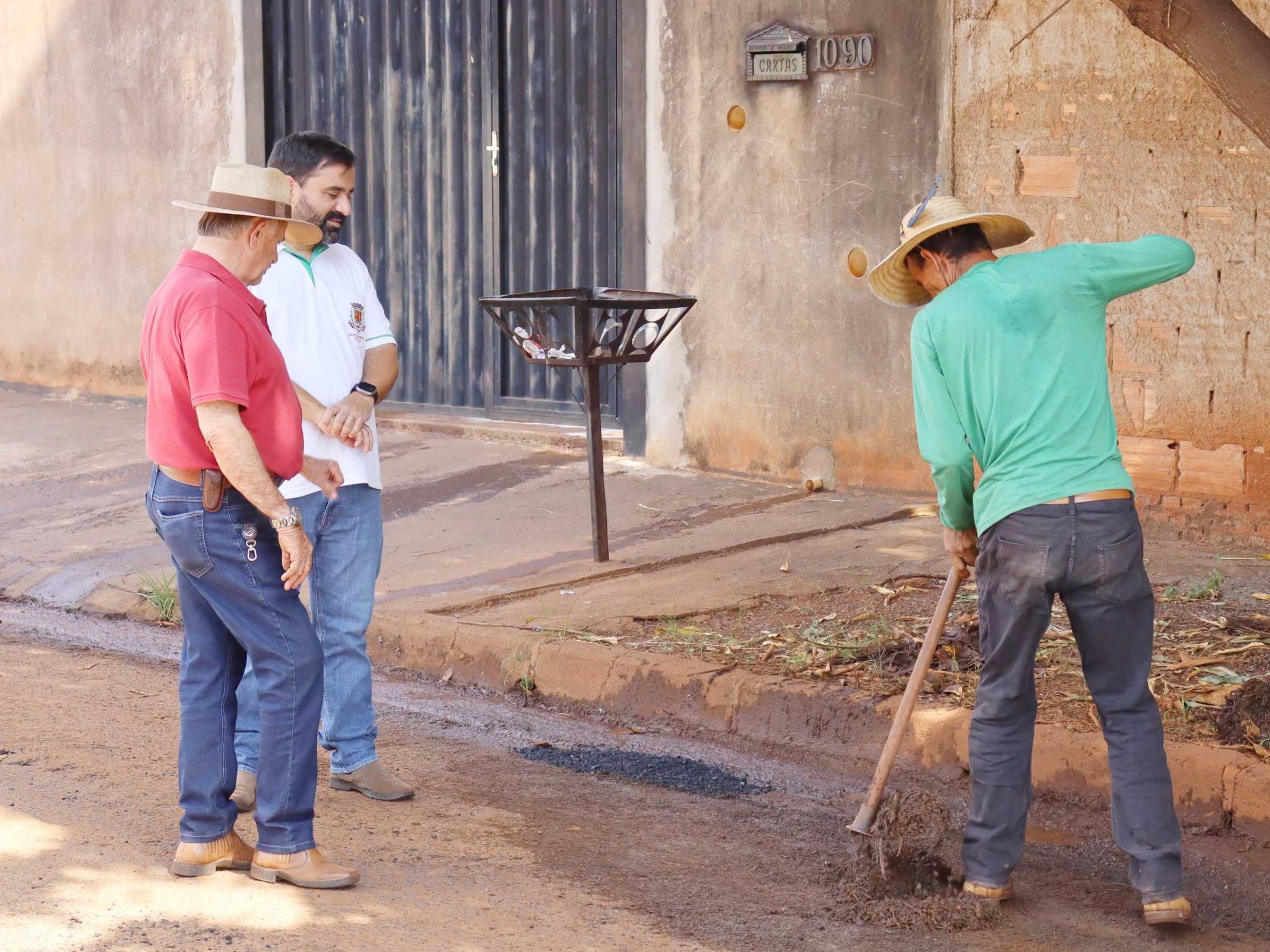 Prefeitura de Frutal intensifica operação tapa-buraco e recupera pavimento na Rua Nova Ponte