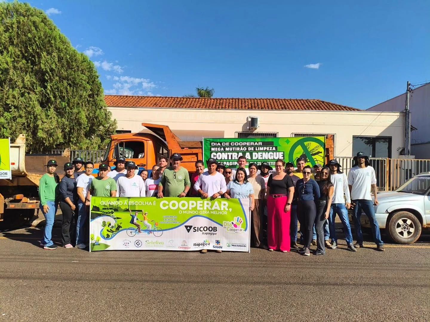 MUTIRÃO DE LIMPEZA MOBILIZA ITAPAGIPE NO COMBATE À DENGUE
