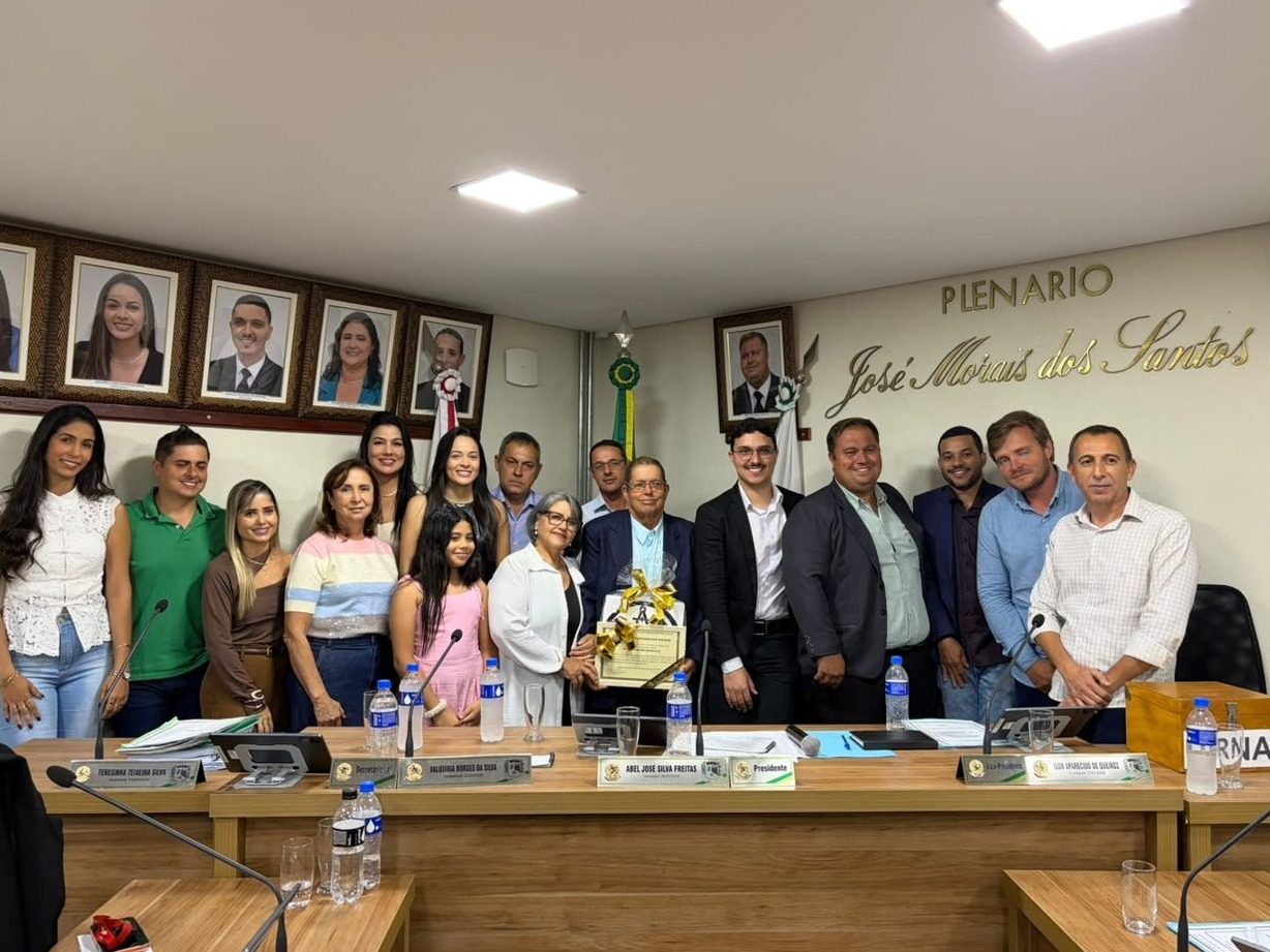 Câmara de São Francisco de Sales homenageia João Divino por contribuição ao desenvolvimento do município