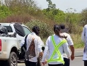 Caminhada de fé reúne participantes em  percurso até Água Santa