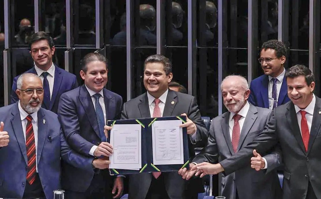 Congresso promulga emenda que prevê fim da escala 6x1 e redução da jornada de trabalho