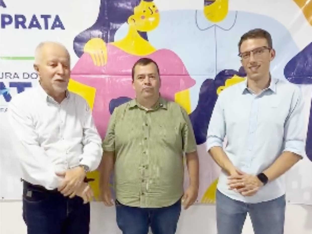 Famílias do Alvorada e Mutirão recebem  escrituras de seus imóveis por meio do REURB