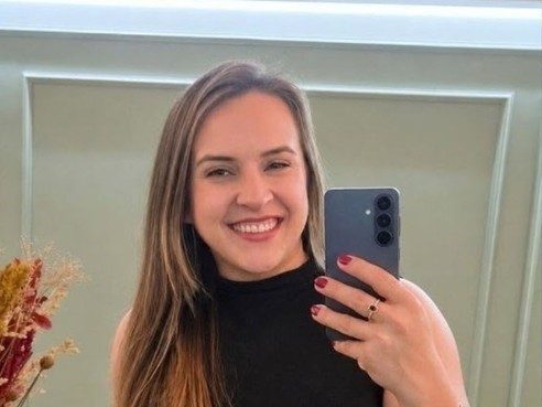 HOMEM SE APRESENTA À POLÍCIA BÊBADO E COM SANGUE NAS ROUPAS; MULHER É ENCONTRADA MORTA NO PARANÁ