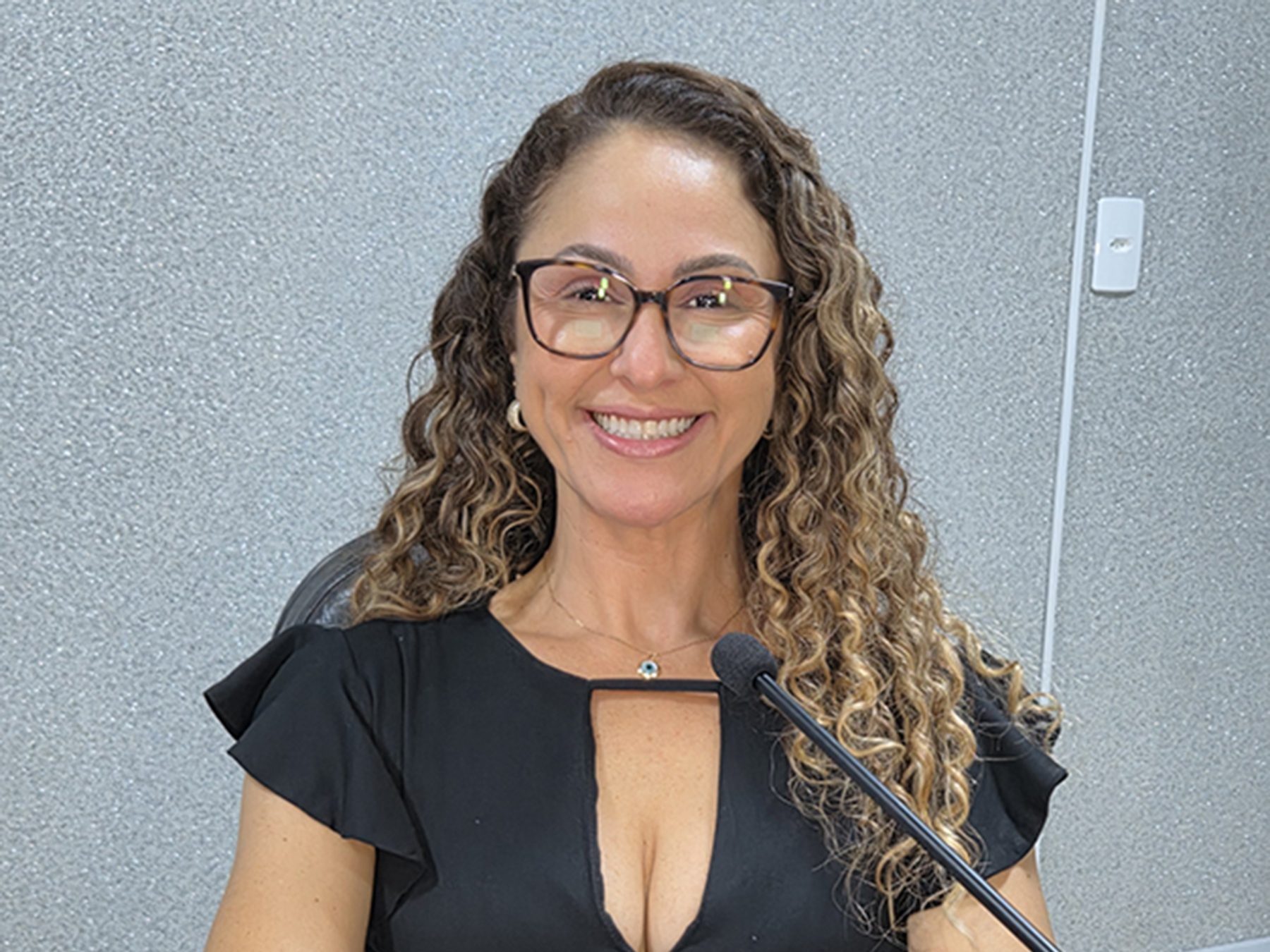 Projeto de Vanessa Zago cria carteira de identificação para pessoas com fibromialgia em Campo Florido