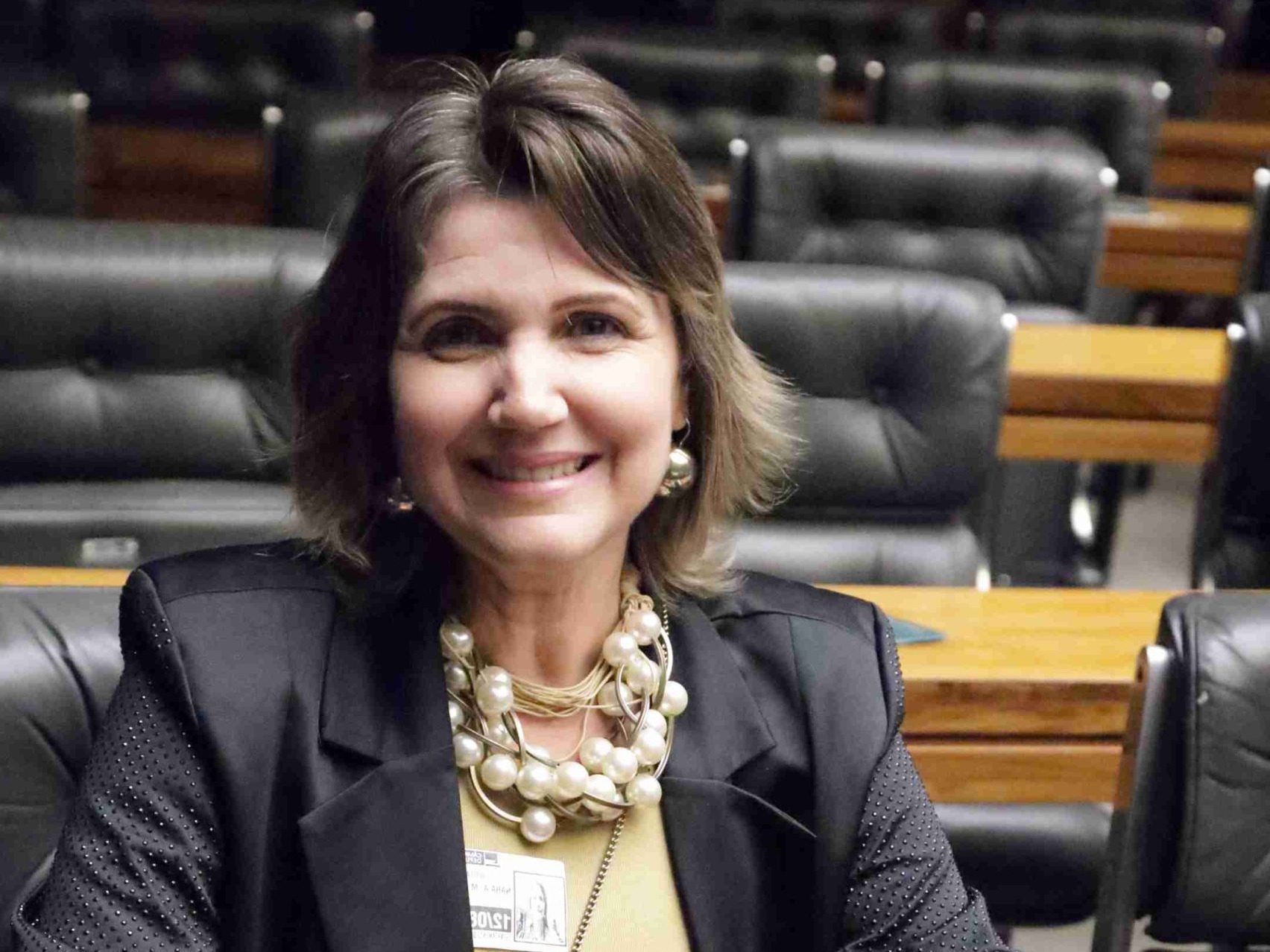 Projetos da vereadora Nara Abgail ampliam políticas  para jovens e idosos no Prata