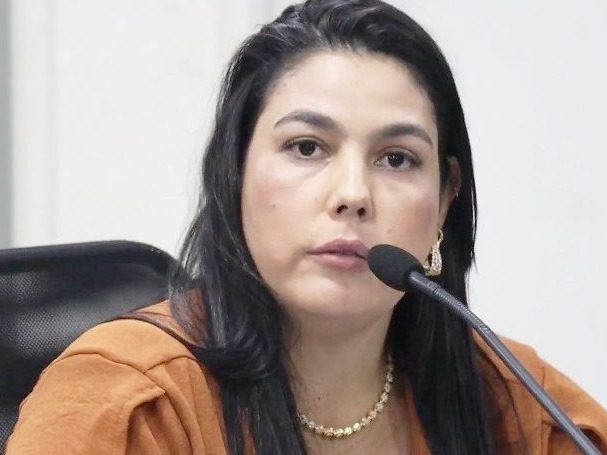 Vereadora Francilaine Campos solicita manutenção e troca de pneus de veículos da Prefeitura de São Francisco de Sales