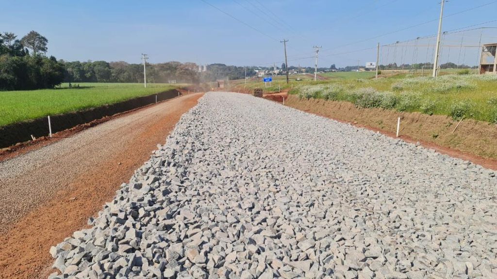 ERS 506 começa a ganhar forma com camada para receber massa asfáltica