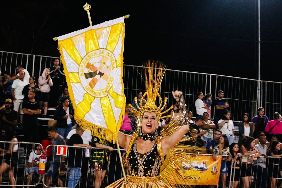 Porta bandeira da escola 