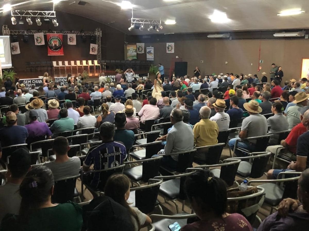 Mais de 25 entidades participaram dos debates que aprofundaram uma pauta que consiga dar socorro aos agricultores