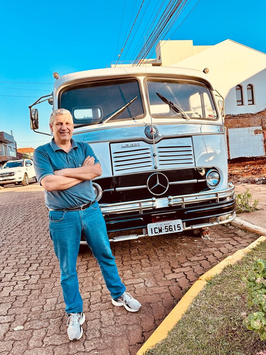 Reinaldo Andrino e seu valioso Mercedes LP 321: uma relíquia sobre rodas
