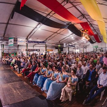 Segundo os organizadores, a média de público foi de 5 mil pessoas na quinta-feira e quase o dobro no sábado, dia de maior movimento