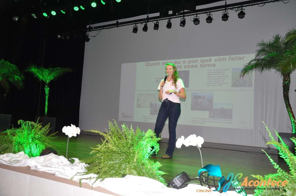 Durante o evento as mulheres da cooperativa discutiram sobre a liderança feminina no campo