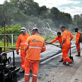 pós mais de um ano e meio de expectativa, as obras de recapeamento na VRS-824 finalmente avançam para facilitar o deslocamento e impulsionar o turismo