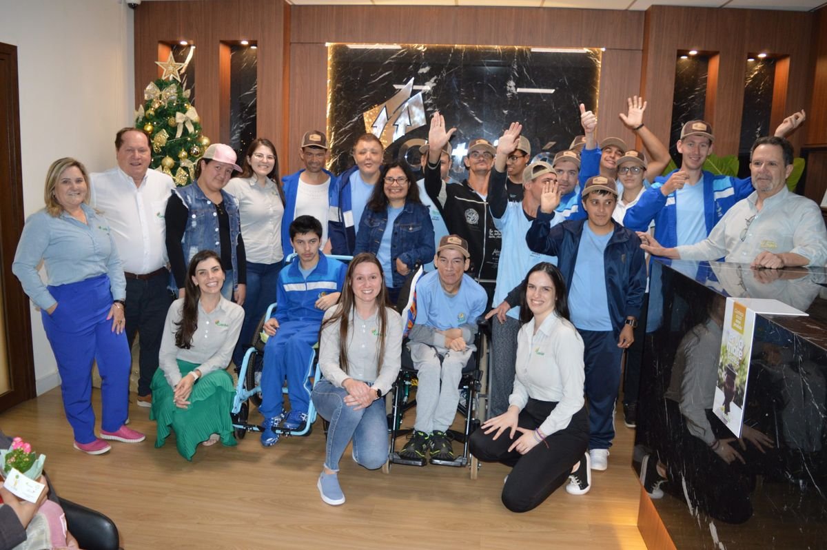 O projeto tem como objetivo primordial integrar os alunos da APAE, pessoas com necessidades especiais, ao mercado de trabalho.