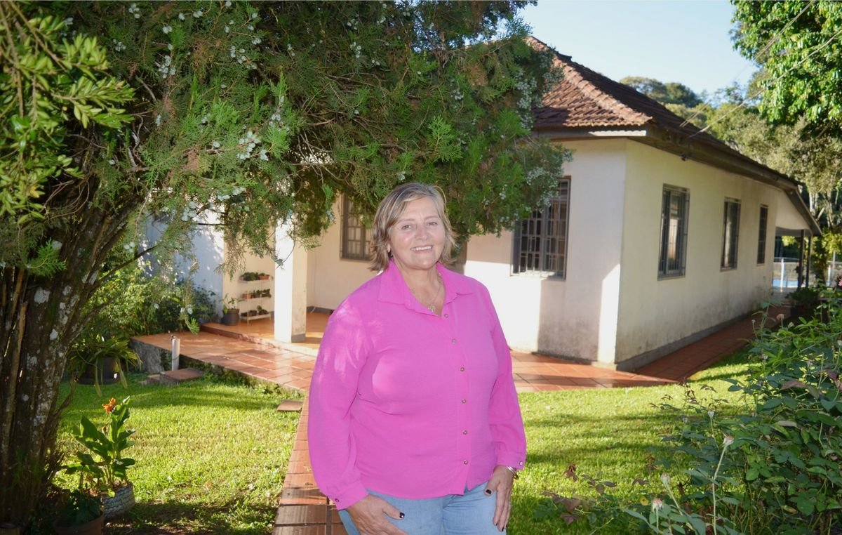  Lisete Schneider Schmidt, viúva de Írio Schmidt, segue residindo na casa centenária