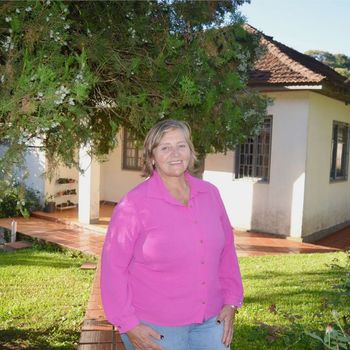 Lisete Schneider Schmidt, viúva de Írio Schmidt, segue residindo na casa centenária