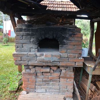 O forno à lenha está em funcionamento desde 1951👇🏻