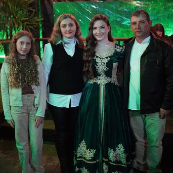 LUANI, IRMÃ, MÃE ELENICE , RAISSA E O PAI MARCELO