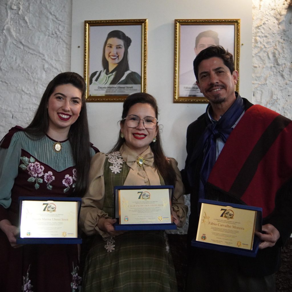 Câmara homenageia tradicionalistas e os 70 anos do Rancho dos Tropeiros