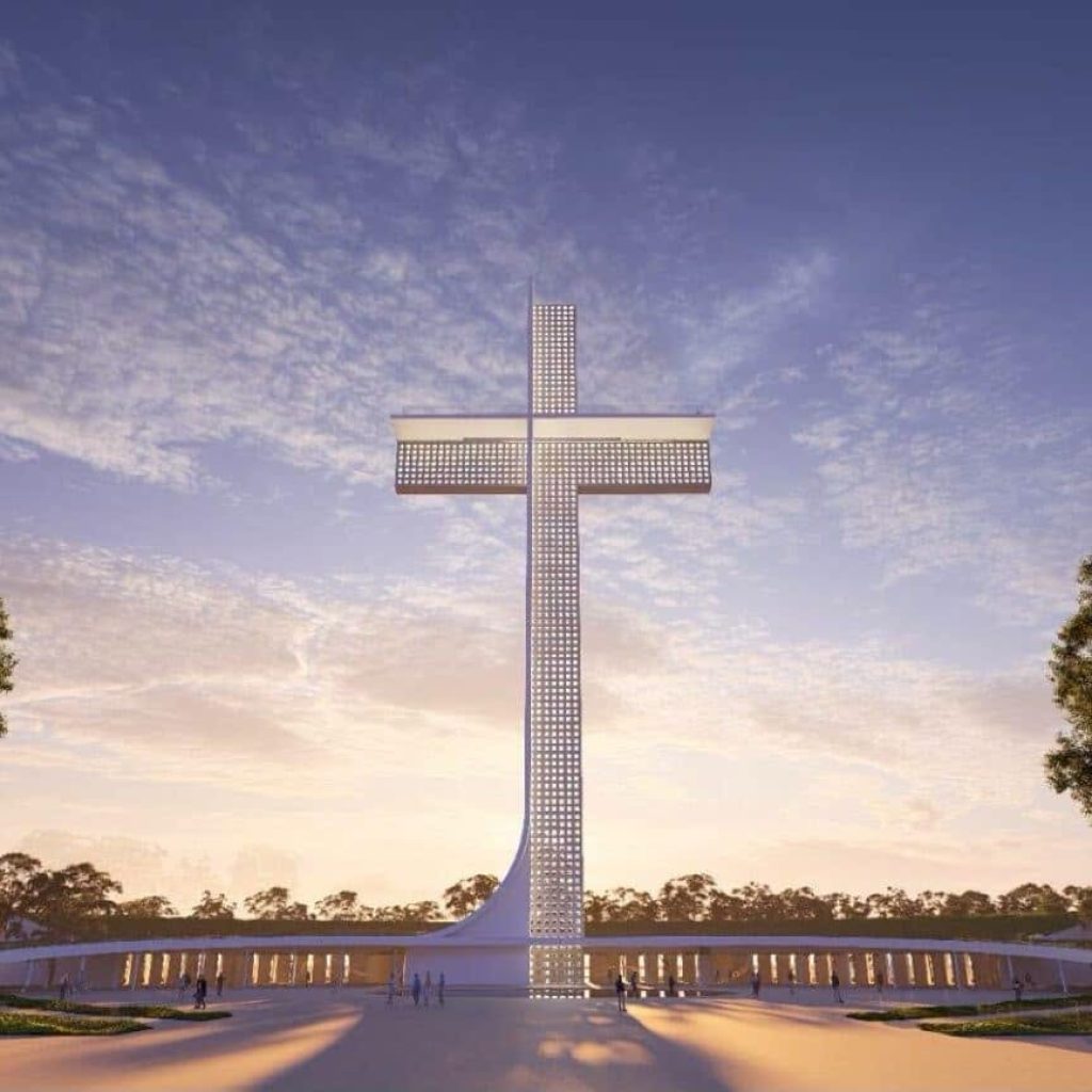 Cruz Monumental repercute no país e amplia debate sobre dinheiro público, turismo e religião