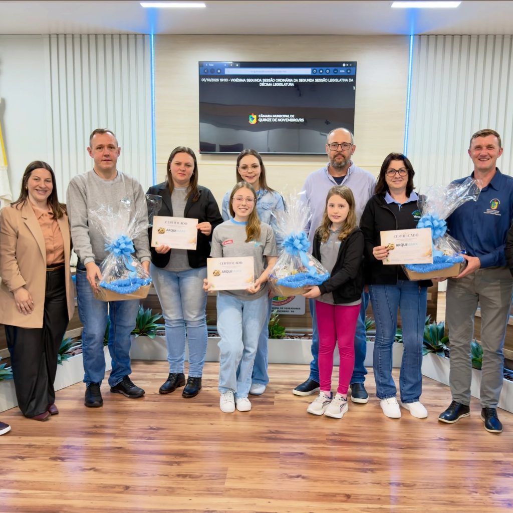 Câmara homenageia Arquimarx pelos 25 anos de atuação