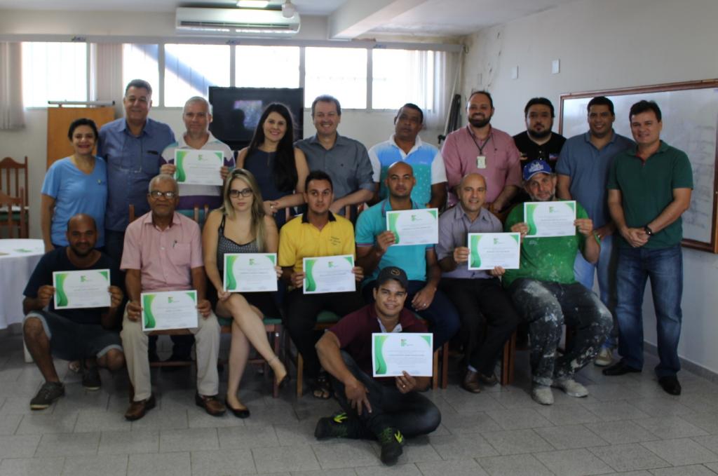 Alunos do curso de Mestre de Obras, oferecido pelo Fundo Social, receberam certificados do IFSP