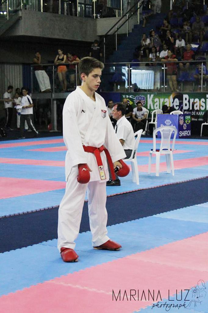 Giovane concentrado antes de uma luta no Campeonato Brasileiro 2017-