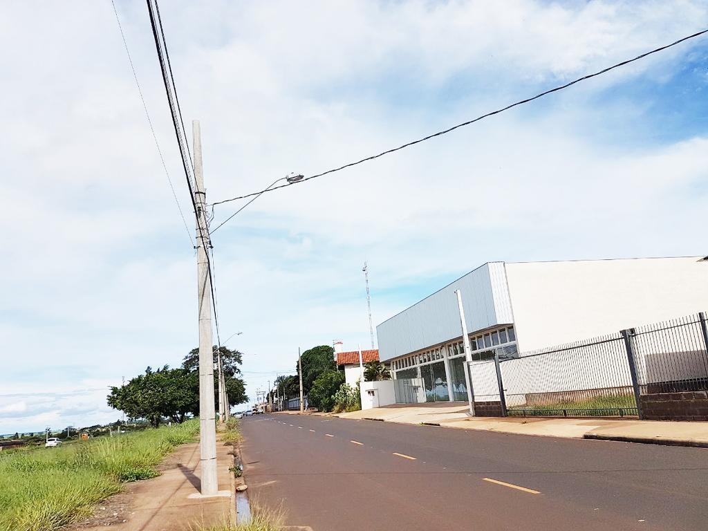A Marginal Alcebíades Bernardo, no Distrito Industrial III e diversos pontos da cidade receberam braços de iluminação e lâmpadas de vapor de sódio