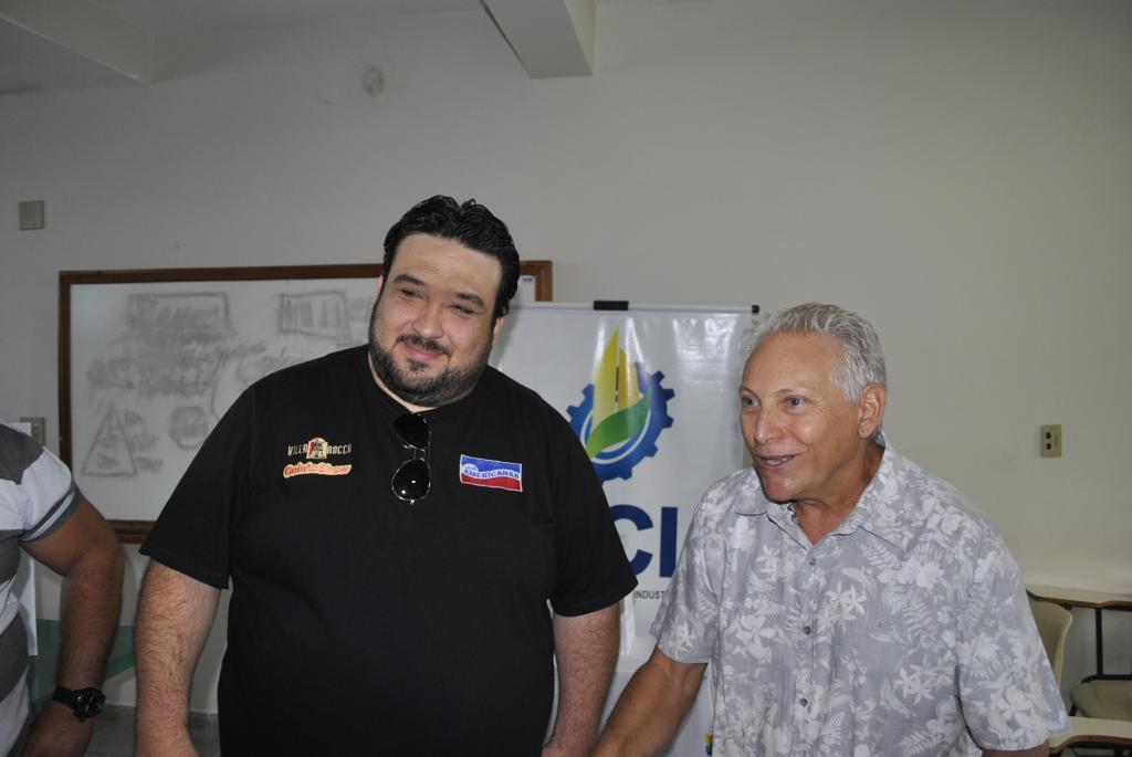 O presidente eleito Leandro Rocca Lima com o presidente Carlos Roberto Altimari, que assume a vice-presidência