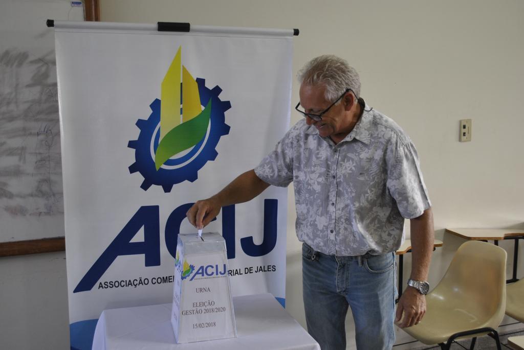 O presidente atual, Carlos Roberto Altimari, continua na diretoria da associação