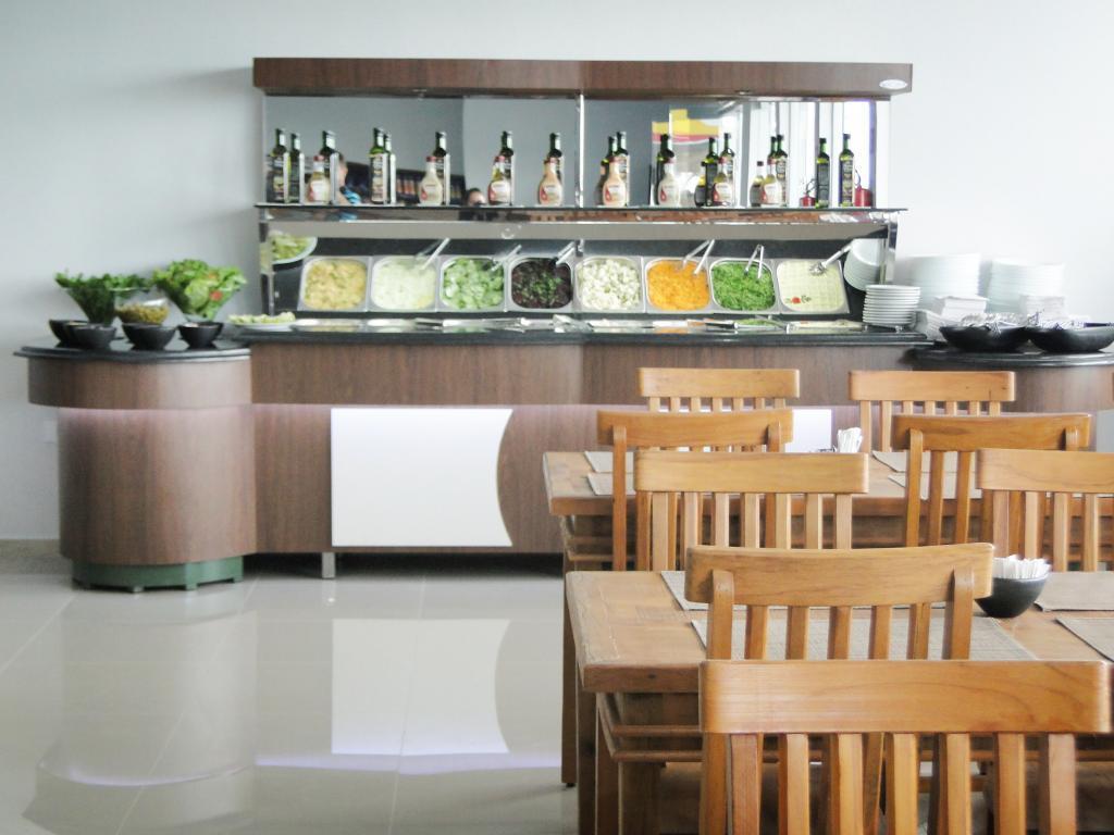 10-Self-service à vontade no almoço (com opção de churrasco) e no jantar