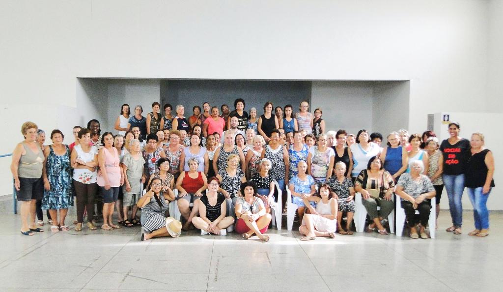 Urânia - Iniciadas as aulas da Oficina de Bordado no Centro Comunitário