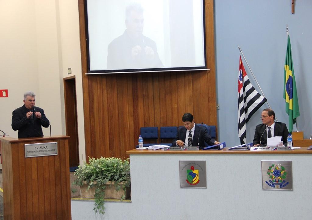 Zanetoni cobra informações sobre construção de ponte
