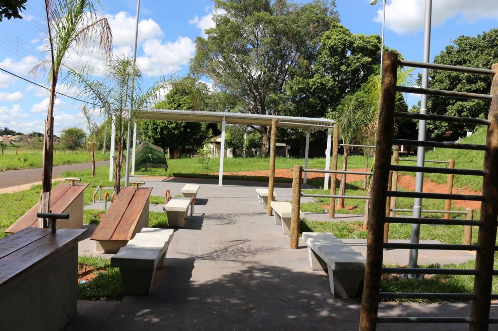 Academia de Saúde instalada no Jardim Arapuã amplia práticas esportivas para moradores de diversos bairros