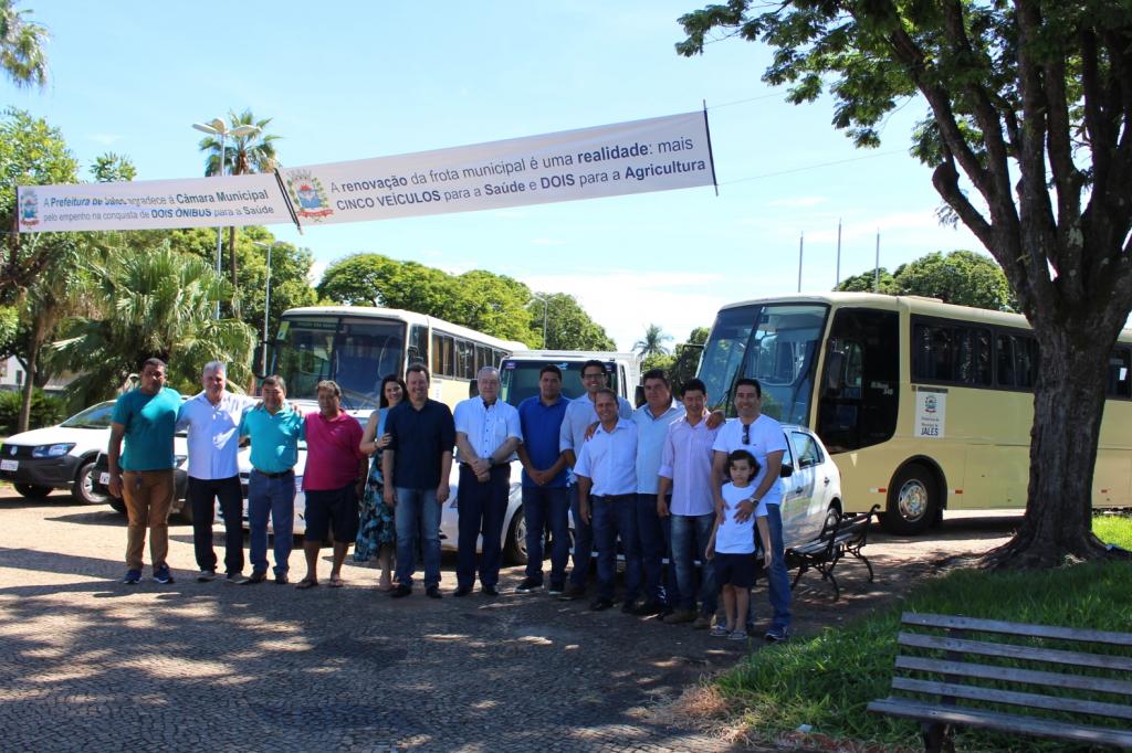 Com recursos devolvidos pela Câmara, Prefeitura adquire dois ônibus para a Saúde